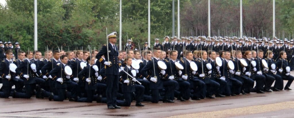 les-santards-a-genoux-recoivent-le-nom-de-leur-promotion-photo-monique-desgouttes-rouby-1443906239